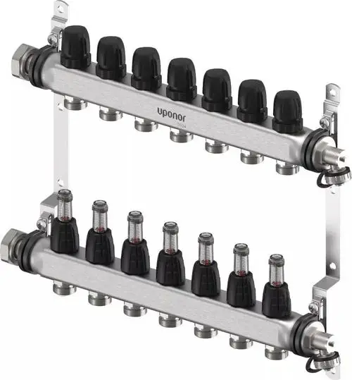 Verteiler von Uponor mit mehreren Ausgängen, montiert auf einer Halterung. Die Anschlüsse sind für G3/4 vorbereitet, mit schwarzen Verschlusskappen.